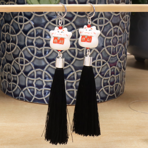 Free Design: Lucky Cat Earrings